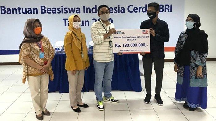 Bank BRI Banjarmasin Samudera Serahkan Beasiswa Indonesia Cerdas