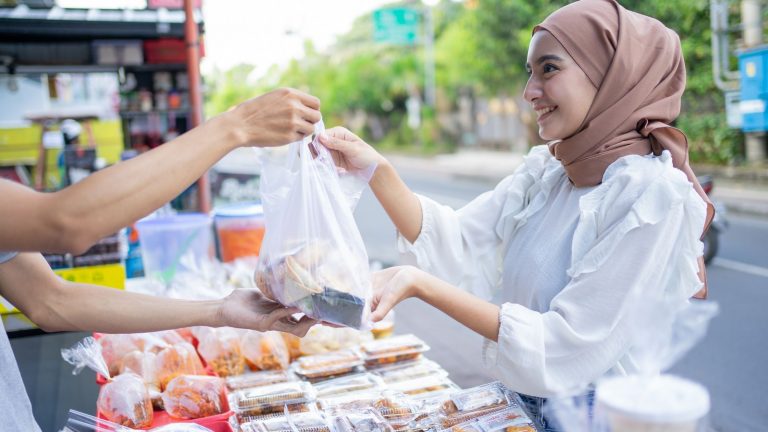 Menambah Penghasilan, Cobain 6 Ide Jualan Bulan Puasa