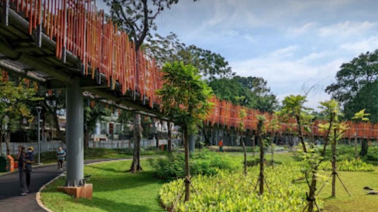 Cara ke Tebet Eco Park dengan KRL, Busway, dan Mikrotrans