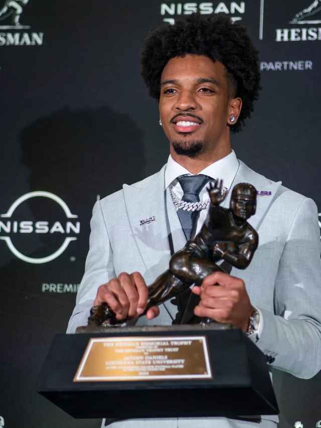LSU Quarterback Jayden Daniels Wins the 2023 Heisman Trophy